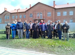 Духовенство и прихожане городских храмов приняли участие во Всероссийском экологическом субботнике