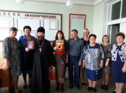 Настоятель храма в честь иконы Божией Матери, именуемой «Знамение» села Губари, посетил сельскую среднюю школу