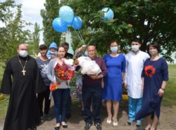 Настоятель Казанского храма г.Поворино совместно с глав.врачом ЦРБ и представителем ЗАГСа посетили районный роддом