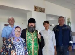 Медицинских работников ФАП и авиационного полка священник поздравил с профессиональным праздником