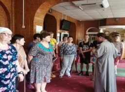 Священник посетил ПВР в Борисоглебске