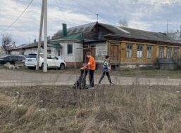 Молодежная группа провела акцию по уборке мусора