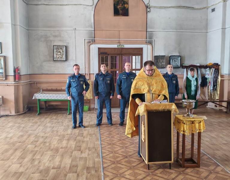 В Никольском храме г. Борисоглебска состоялся молебен  о здравии сотрудников пожарно-спасательной части