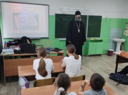 С учащимися школ с. Октябрьское и с. Ульяновка поговорили о православной книге